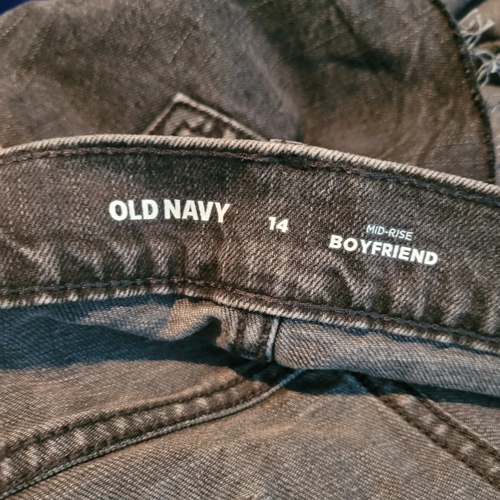 Old Navy Mid-Rise Boyfriend Denim Shorts Faded Black Raw Hem Women's Size 14 NEW
